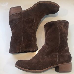 UGG RIONI SUEDE BOOT size 9